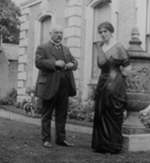 1895c. The White House.