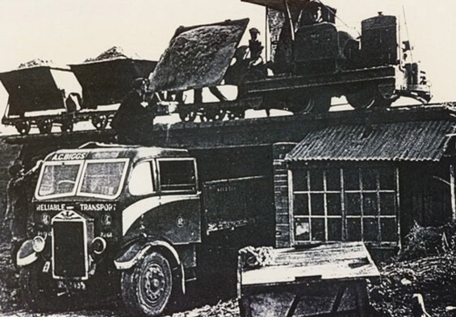 Hoppers emptying sand